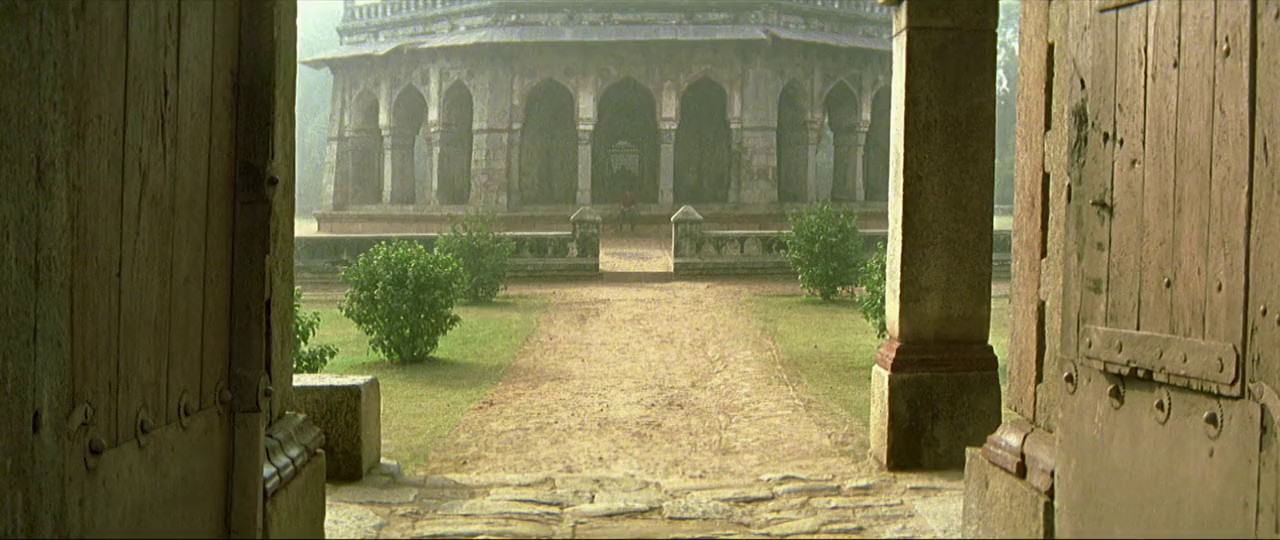 Lakshya (2004) WEBRip Hindi 720p x264 AVC HE-AAC 2.0 ESub.mkv.0001